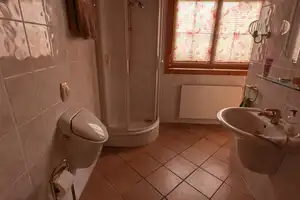 Idyllisches Einfamilienhaus mit Garten und Sauna – Frankfurt am Main – Vorschaubild 7