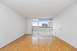 Bezugsfreie 3-Zimmer-Wohnung im 13. Obergeschoss mit zwei Balkonen und Alpenblick