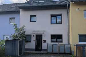 Stilvoll modernisiert: Großzügiges Haus in Bergheim