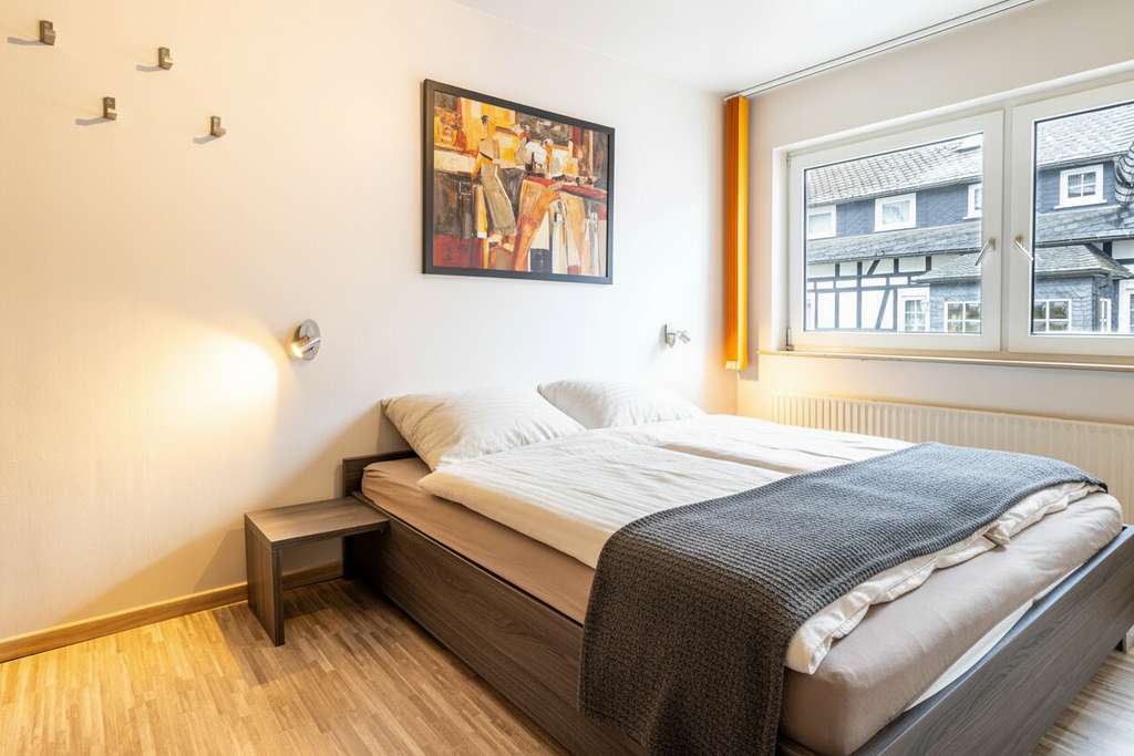 Immobilie in Winterberg - Vielseitiges Mehrfamilienhaus mit vier Wohneinheiten als attraktive Kapitalanlage - Bild 3