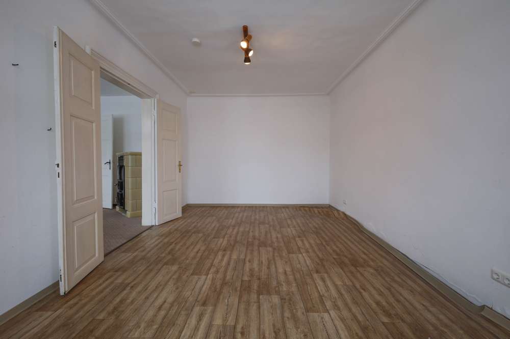 Immobilie in Hemme - Charaktervolles Wohn- und Geschäftshaus unter Reet mit großem Grundstück und viel Potential in Hemme - Bild 1