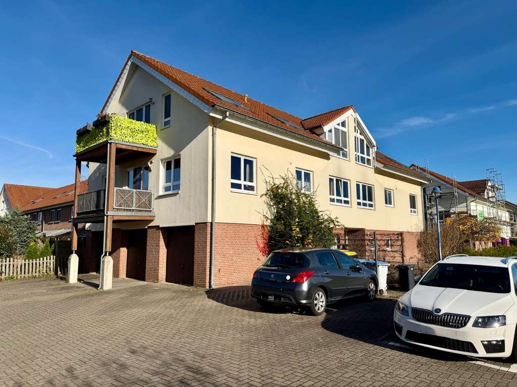 Immobilie in Velten - Frei ab 01.04.2026! 3 Zi.-Eigentumswohnung (WEG) im 1.OG mit Garage und Balkon zu verkaufen! - Bild 0