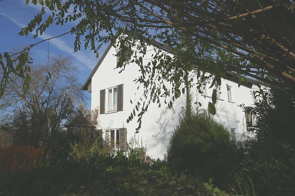 SCHORNDORF- EINFAMILIENHAUS IN TOP LAGE MIT BALKON, GARAGE UND SCHÖNEM GARTEN