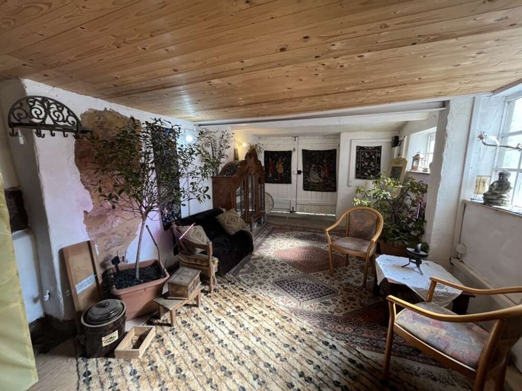 Immobilie in Breuberg - Romantisches Fachwerk-Ensemble mit Künstler-Flair, Atelier, begrüntem Innenhof und viel Potential - Bild 2