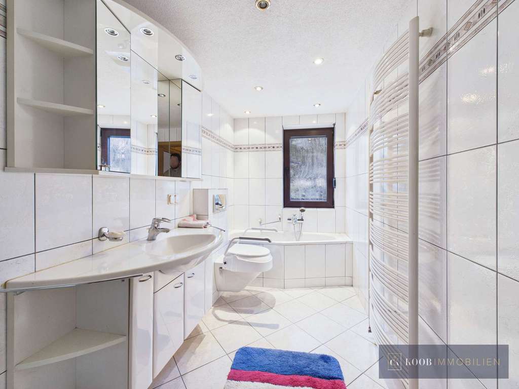 Immobilie in Sankt Ingbert - Wohnen & Vermieten möglich: Gepflegtes 1–2-Familienhaus mit Garage und großem Grundstück in IGB - Bild 2