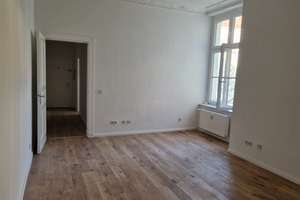 Kapitalanlage :Frisch renovierte 1‑Zimmer‑Altbauwohnung mit Aufzug in Berlin‑Friedrichshain