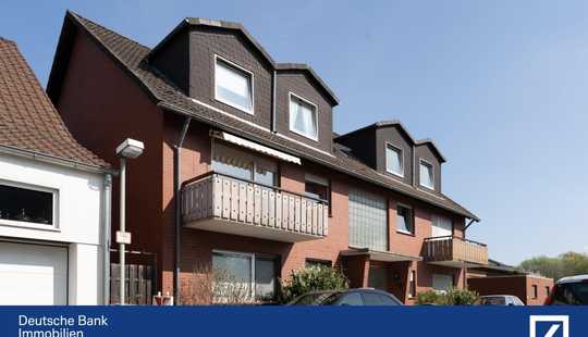 Bild von Mehrfamilienhaus mit 6 Wohneinheiten und 6 Garagen