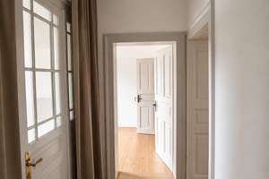 Helle 3-Zi.- Altbauwohnung mit Balkon und Einbauküche - zentral in Wiesbaden – Hermannstraße 18, 65183 Westend / Bleichstraße, Wiesbaden – Vorschaubild 1