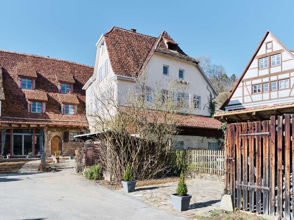 Kasernenhof neu