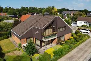 Lage trifft Potenzial: Großzügiges Haus in zweiter Reihe zum Nord-Ostsee-Kanal
