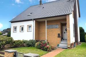 Raum für Ideen – Einfamilienhaus mit vielfältigen Gestaltungsmöglichkeiten in guter Lage! – Die vollständige Adresse der Immobilie erhältst du vom Anbieter., 31275 Lehrte – Vorschaubild 1