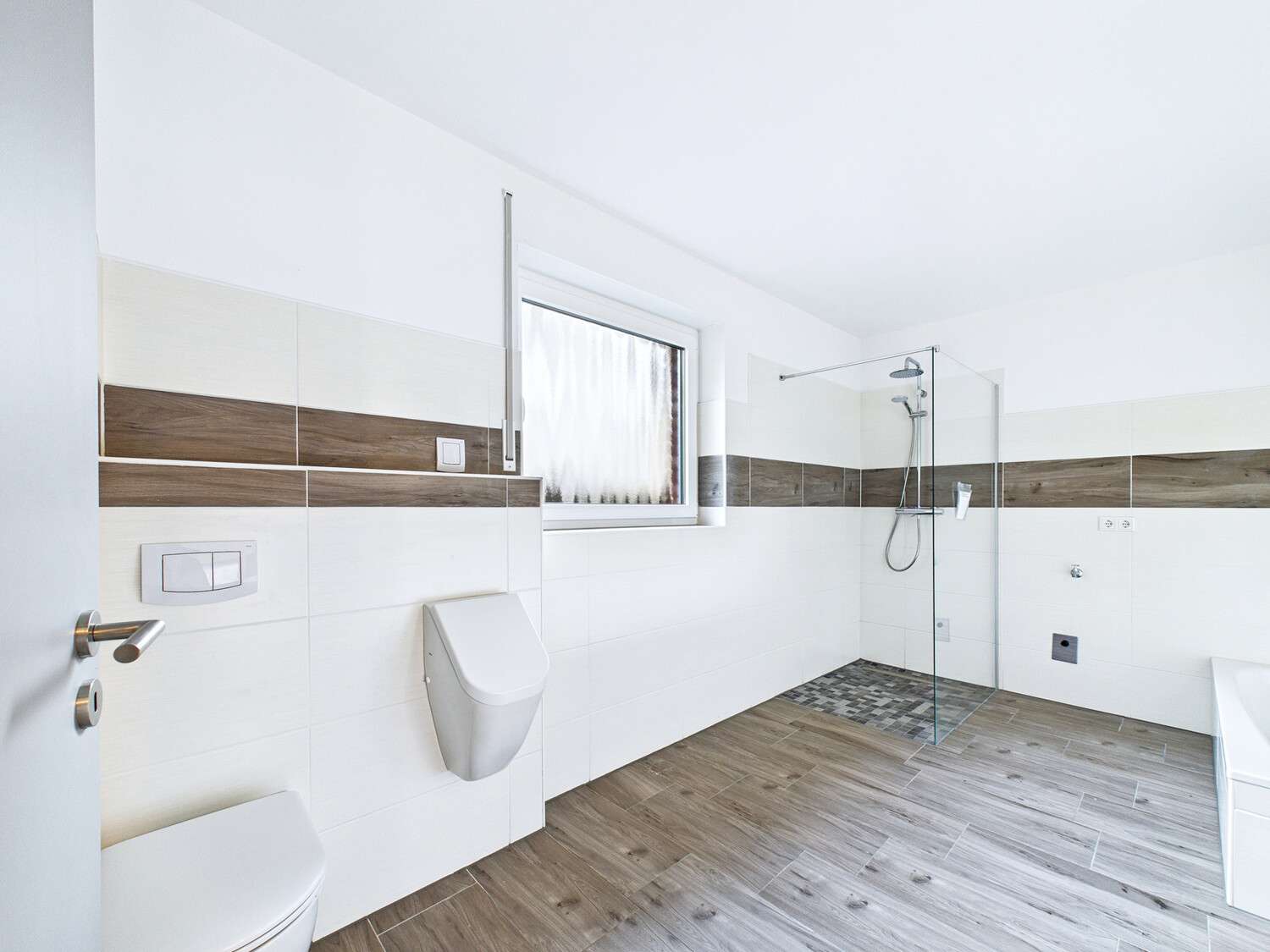 Immobilie in Leezdorf - Neuwertiges Zweifamilienhaus in ruhiger Lage von Leezdorf - Bild 1