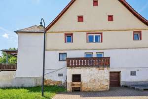 Großzügiges Zweifamilienhaus mit Potential in Dornhan – Die vollständige Adresse der Immobilie erhältst du vom Anbieter., 72175 Dornhan – Vorschaubild 1