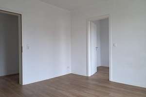 Modernisierte 4-Zimmer Wohnung zentral in Zuffenhausen - Balkon, Garage, Stellplatz und Gartenmitbe. – Rütlistr. ..., 70435 Zuffenhausen-Schützenbühl, Stuttgart – Vorschaubild 10