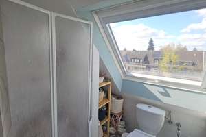 Helle, schön geschnittene Dachgeschosswohnung mit Balkon mit Aussicht ins Gr – Volmerswerther Straße 222, 40221 Bilk, Düsseldorf – Vorschaubild 10