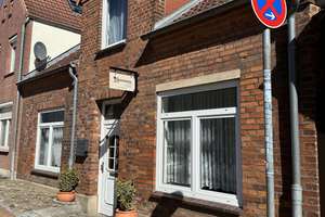 Toll saniertes Stadthaus in Dassow, mit Garage und Innenhof mit Nebengelass in top Lage zu verkaufen – Friedenstraße 8, 23942 Dassow – Vorschaubild 1