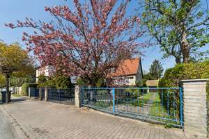 Geniales EFH in zentraler Lage mit großem Garten (Bauland), Terrasse, Stellplätzen & Garage!