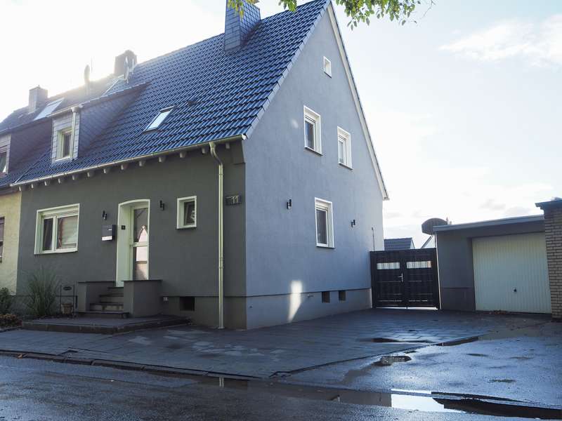 Top sanierte Doppelhaushälfte in Hassel mit großem Grundstück