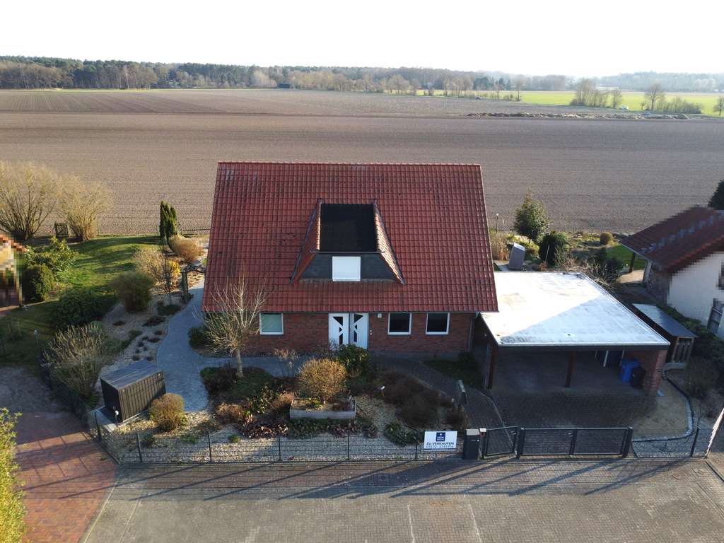 Immobilie in Ribbesbüttel - Gepflegtes Einfamilienhaus am Feldrand von Vollbüttel - Bild 1