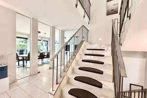 HOFHEIMER ARCHITEKTENVILLA 💫 Stilvoll, elegant, mit Kamin, Sauna & Einliegerwohnung! – Die vollständige Adresse der Immobilie erhältst du vom Anbieter., 65719 Hofheim am Taunus – Vorschaubild 1