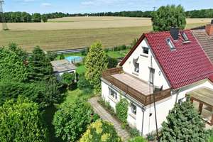 Naturnah wohnen – stadtnah leben: Charmante Doppelhaushälfte mit Gartenparadies im ländlichen Um – Die vollständige Adresse der Immobilie erhältst du vom Anbieter., 1477 Arnsdorf – Vorschaubild 1