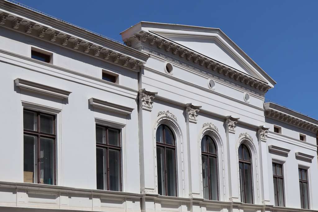 Hochwertige 6 Zimmer Wohnung mit Garten, Balkon und Stellplätzen in bester Citylage (provisionsfrei)