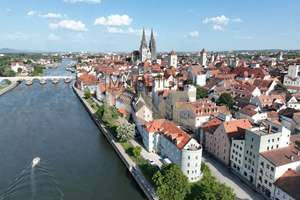 Stilvoll sanierte 3-Zimmer-Altbauwohnung direkt an der Donau mit TG-Stellplatz – Die vollständige Adresse der Immobilie erhältst du vom Anbieter., 93047 Innenstadt, Regensburg – Vorschaubild 41
