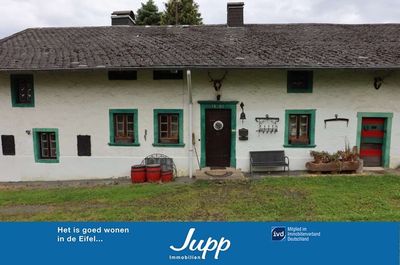 Einseitig angebautes kleines ehemaliges Bauernhaus mit historischer Bruchsteinscheune Stroheich (5)
