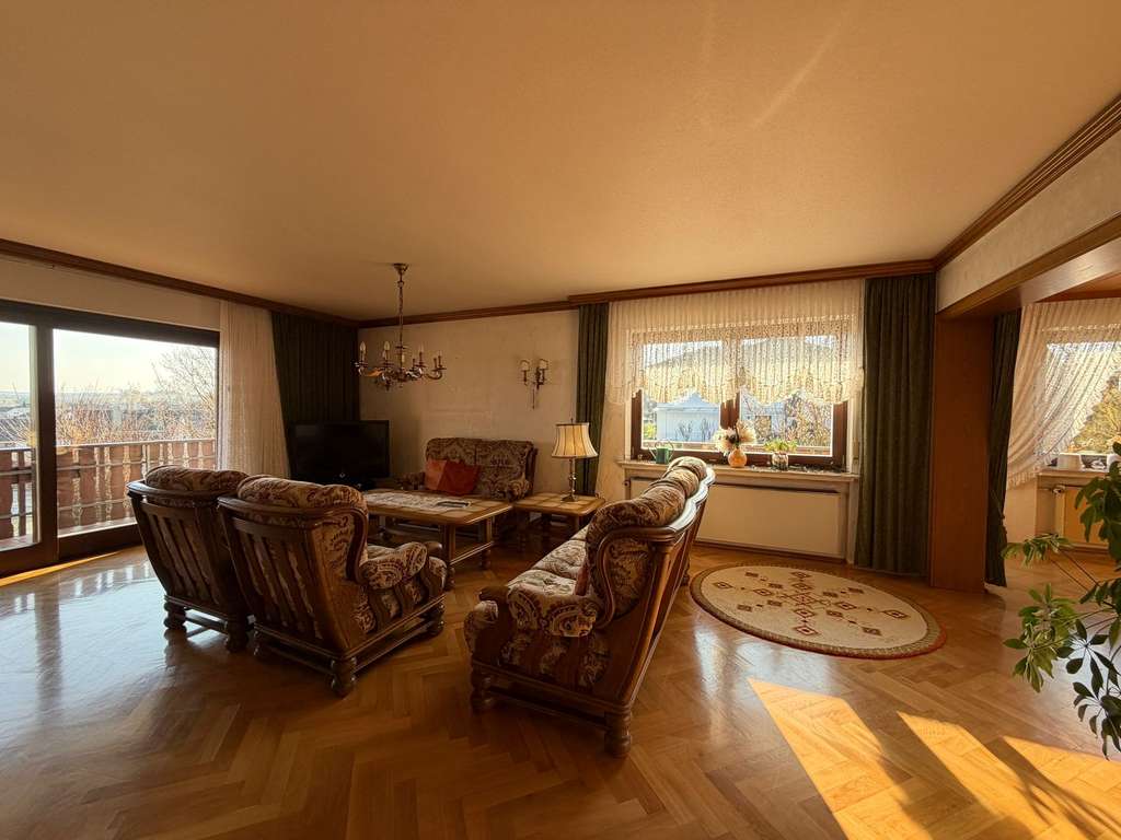 Immobilie in Hofgeismar - Zwei- bis Dreifamilienhaus in Hofgeismars exklusivster Lage - Bild 2