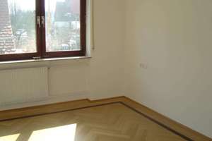 Urlaubsfeeling am Killesberg  - 4 Zimmer Dachgeschosswohnung mit Gemeinschaftspool und Terrasse – Die vollständige Adresse der Immobilie erhältst du vom Anbieter., 70192 Killesberg, Stuttgart – Vorschaubild 6