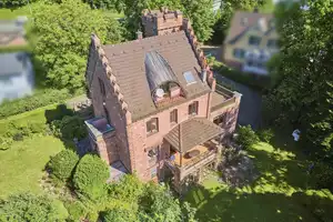 Eberbach: Schlösschen im Tudor-Stil mit parkähnlichem Garten – Rhein-Neckar-Kreis – Vorschaubild 1