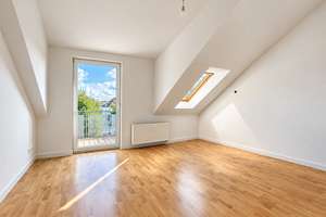 Ein Zuhause zum Ankommen – charmante 2-Zimmer-Dachgeschosswohnung mit Balkon! Bezugsfrei & renoviert – 13089 Heinersdorf, Berlin – Vorschaubild 2