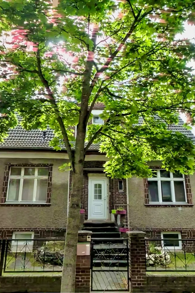 Großzügiges Einfamilienhaus mit viel Gestaltungspotenzial und Garten in Hohen Neuendorf zu verkaufen, Oberhavel Kreis – Bild 1