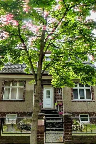 Großzügiges Einfamilienhaus mit viel Gestaltungspotenzial und Garten in Hohen Neuendorf zu verkaufen, Oberhavel Kreis – Bild 3