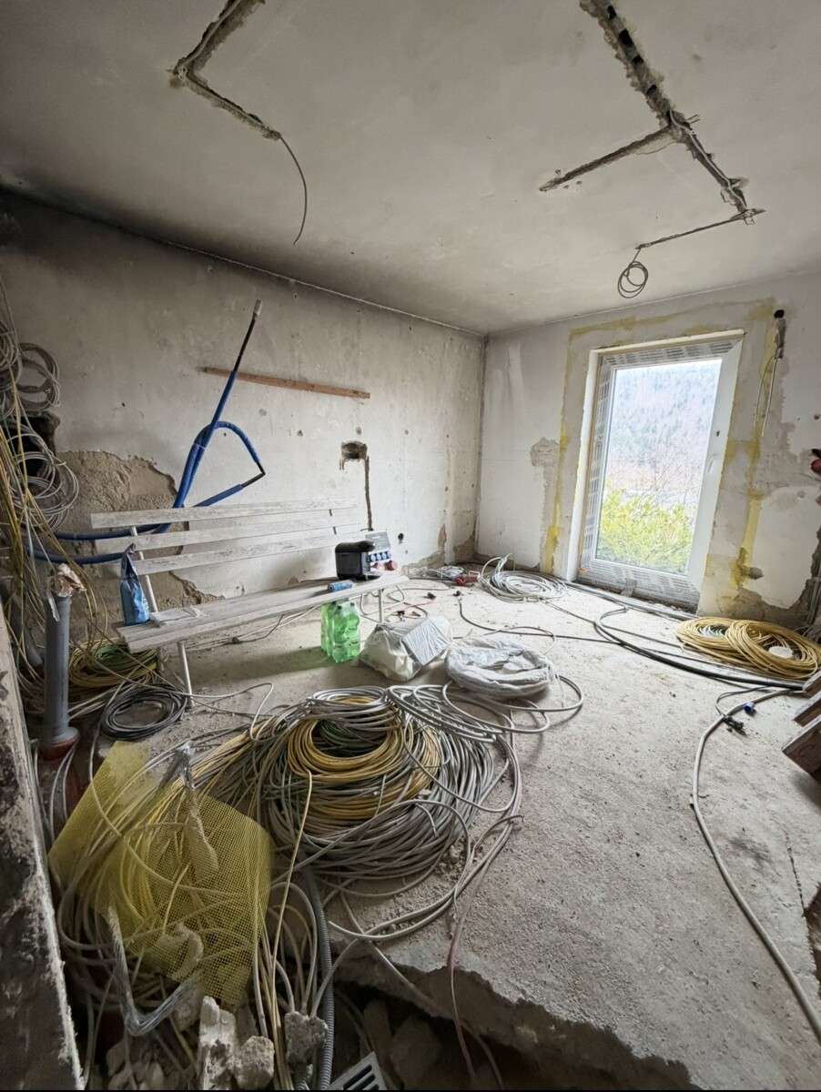 Immobilie in Schelklingen - Traumhafte Aussicht trifft Sanierungsobjekt–EFH mit Einliegerwhg - Bild 0