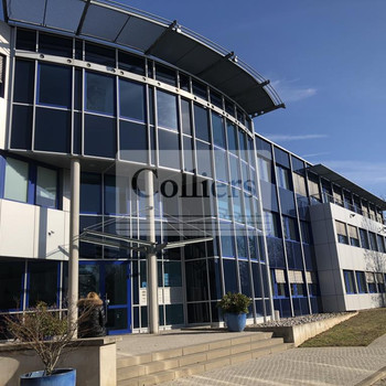 Provisionsfrei! Klimatisierte Bürofläche mit Terrasse und Stellplätzen in Nordenstadt zu vermieten!