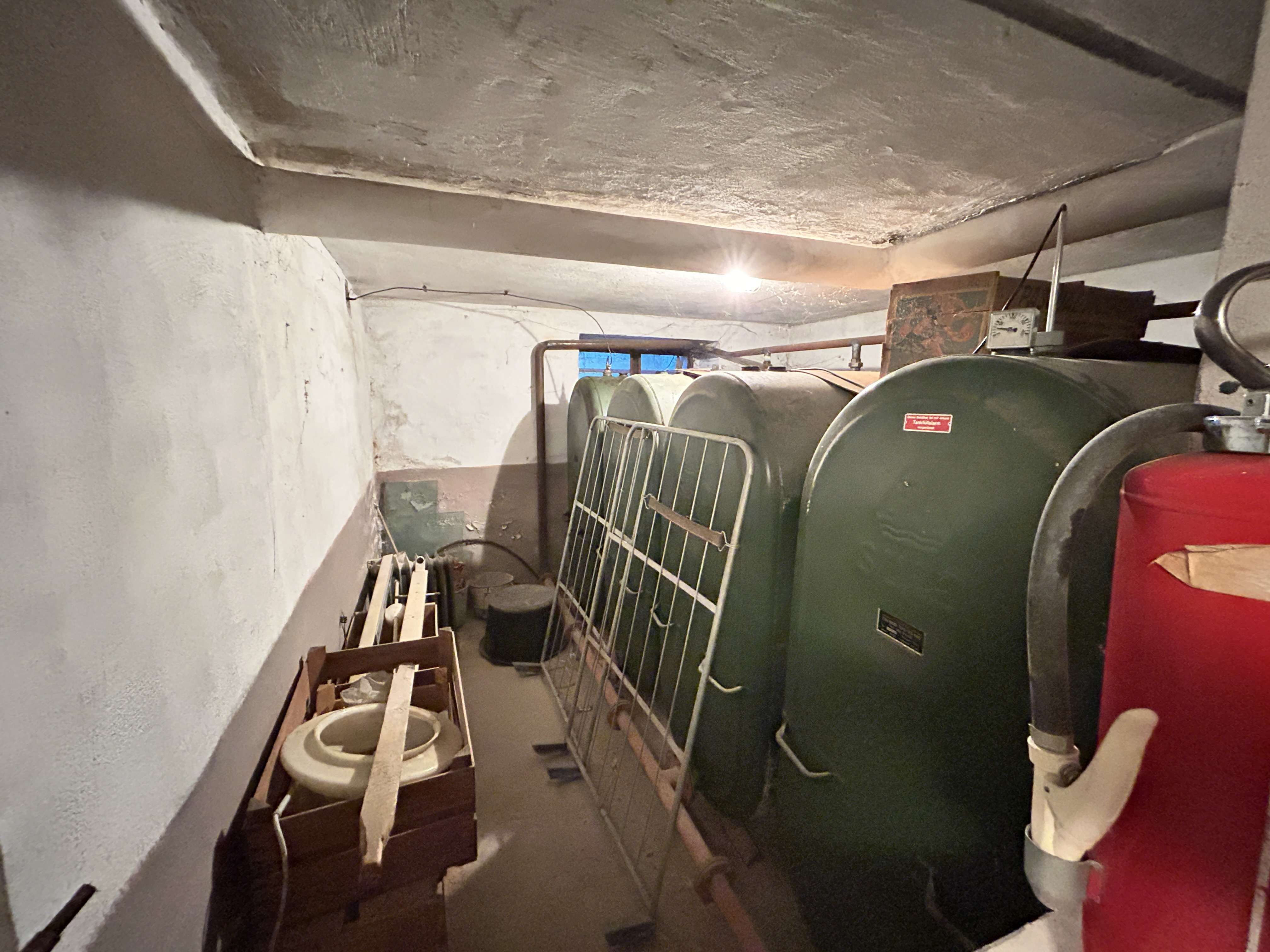 Immobilie in Marsberg - Zweifamilienhaus mit solider Substanz, Garten und Entwicklungspotenzial in Marsberg-Leitmar - Bild 2