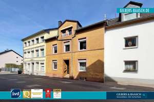 Trier: Reihenmittelhaus in zentraler Stadtlage mit Garten, Terrasse, Balkon und zwei Garagen