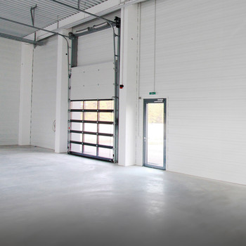 Produktions- und Lagerhalle zu vermieten
