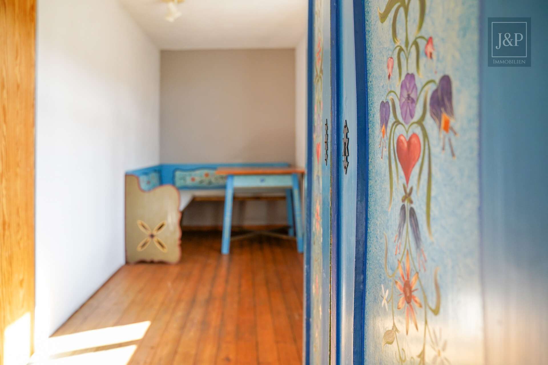 Immobilie in Bruchköbel - Zentral & vielseitig: Großes Fachwerkhaus mit Einliegerwohnung und Nebengebäuden! - Bild 2