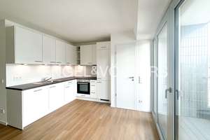 Zentrale Drei-Zimmer-Wohnung mit Balkon