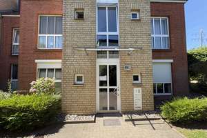 Freie - Zimmerwohnung mit Terrasse und kleinem Garten in Hamburg-Rissen