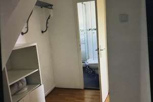 Kleine DG Wohnung (3.OG) in Essen Rüttenscheid teilmöbliert mit kleiner Single Küche. – Eleonorastraße 27, 45136 Rüttenscheid, Essen – Vorschaubild 5