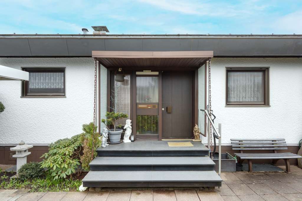 Immobilie in Westerheim - Wohnkomfort und Flexibilität: Bungalow mit Einliegerwohnung in Westerheim  - Bild 2