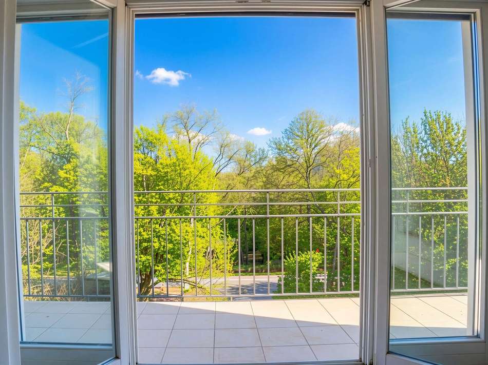 Westbalkon mit Blick ins Grüne