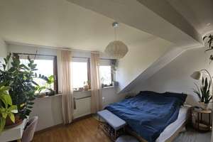Helle, schön geschnittene Dachgeschosswohnung mit Balkon mit Aussicht ins Gr – Volmerswerther Straße 222, 40221 Bilk, Düsseldorf – Vorschaubild 9