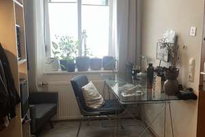 Zur Zwischenmiete: Schöne kleine 2,5-Zimmer-Wohnung, vollmöbliert mit EBK mitten in Ehrenfeld – Die vollständige Adresse der Immobilie erhältst du vom Anbieter., 50823 Ehrenfeld (Ortsteil), Köln – Vorschaubild 4