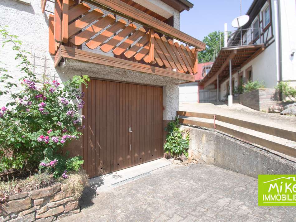 Garage und Balkon