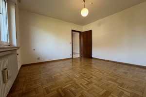Geräumiges, preiswertes 7,5-Zimmer-Einfamilienhaus mit großem Wintergarten in Lingen (Ems) – Geroldstraße 4, 49809 Emsland (Kreis) – Vorschaubild 9