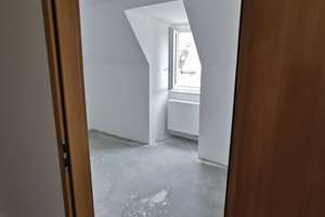 stilvolle 2-Zimmer-DG-Wohnung mit Einbauküche in Augsburg – Jakoberstraße 1, 86152 Jakobervorstadt-Nord, Augsburg – Vorschaubild 5